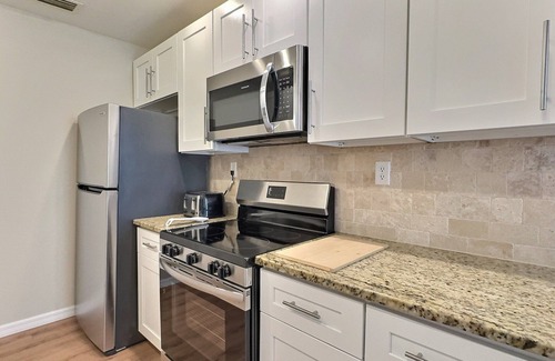 Siesta Key Cottage | Siesta Key Beachside Getaway Cottage Walking Distance to Beach and Village