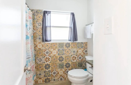 Bay Isle House | Siesta Key bungalow walking distance to beach ! name: Siesta Side (A)
