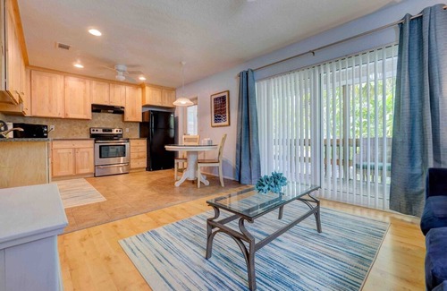 Siesta Key Cottage | Siesta Key Sanctuary -Pool-Kayaks-TikiHut-King bed