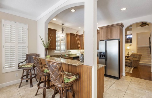 Siesta Key Village House | Siesta Key Village Townhome with Heated Pool and Walking Distance to Beaches