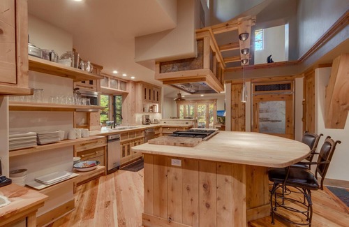 Truckee House | Signature Retreat on the 18th - TLUXP