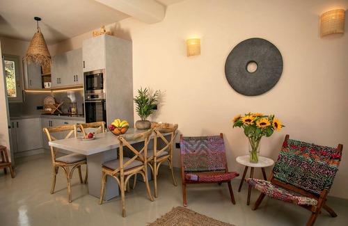 Finikia Villa | Signature Santorini Villa | 2 Bedroom Villa | Private Jetted Pool & Beautiful