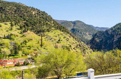 Glenwood Springs House | Signature View, Hotel Maxwell Anderson, Cozy Brewpub, Walk to Hot Springs Pool