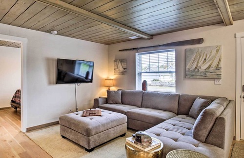 Lincoln City Cottage | 'Siletz Bay Cottage' Lincoln Abode ~ 2 Mi to Beach