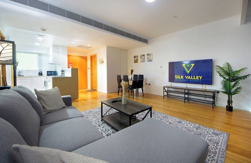 Al Raha Beach Apartment | Silk Valley - Luxury 1 bedroom with private beach access