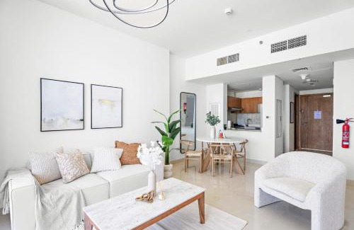 Abu Dhabi Apartment | Silkhaus Mid Floor 1 BDR Near Reem Mall