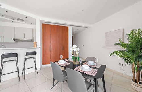 DIFC Apartment | Silkhaus Modern Studio | Central Park Tower | DIFC