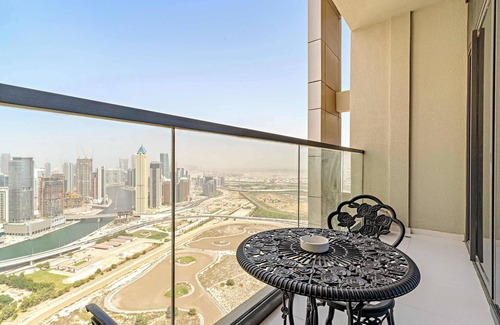 Sheikh Zayed Road Apartment | Silkhaus Studio Escape in Business Bay