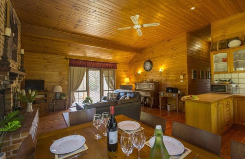 Pokolbin Cottage | Silky Oak Cottage - Delightful 3 bedroom country cottage on Hermitage Road