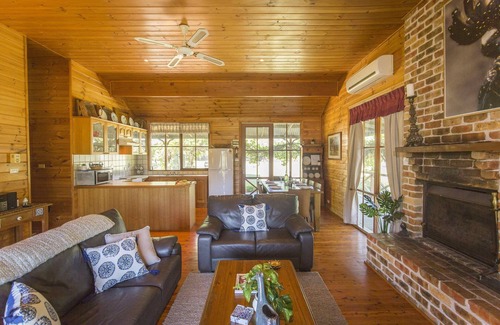 Pokolbin Cottage | Silky Oak Cottage - Delightful 3 bedroom country cottage on Hermitage Road