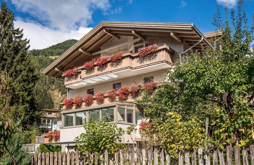 San Giovanni Apartment | Silva Klausberg Holiday Apartments with Mountain View, Wi-Fi, Garden, Terrace & Balcony