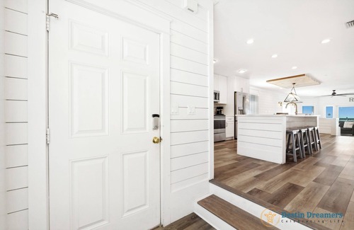 Fort Walton Beach - Destin House | 🏖️🐚 Silver Beach Retreat | Beachfront | Free VIP Package & Beach Chair Service!