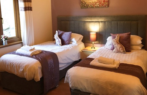 Cupar House | Silver Birch Lodge with Hot Tub near Cupar, Fife