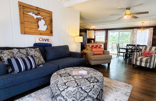 Mayfield Cottage | Silver Dollar Cozy Cottage on Spider Lake