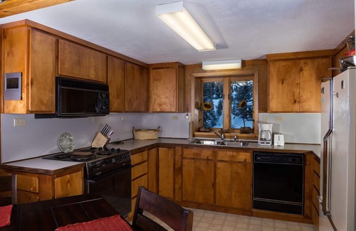 Silver Gate Cabin | Silver Gate Lodging