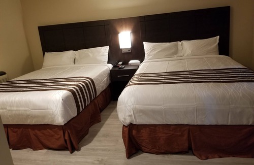 Haliburton Hotel | Silver Maple Motel