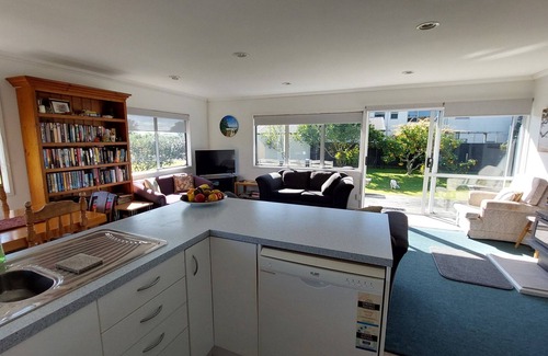 Cooks Beach Cottage | Silver Sands - Cooks Beach Holiday Home