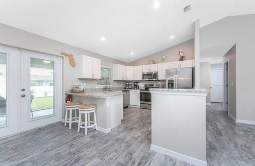 Englewood East House | Silver Sands on Magee – Pet-Friendly 3BR/2BA Englewood Retreat Near Gulf Beaches