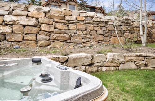 North Park City House | Silver Star #18 - 4 Bed Cottage w Spa