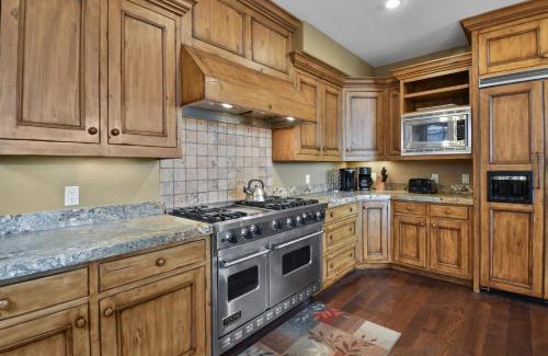 North Park City House | Silver Star #18 - 4 Bed Cottage w Spa