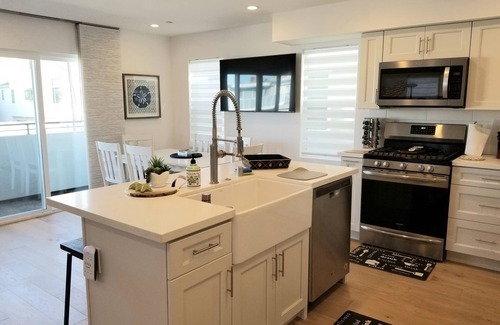 Silver Strand House | Silver Strand Escape 3bd 2ba; 4 min walk to shore! no pets 30 night minimum