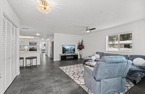 Kellogg Condo | Silver Strike Condo #1 Spacious and Modern. Convenient centralized location.
