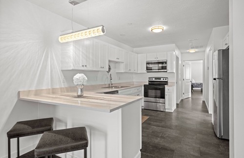 Kellogg Condo | Silver Strike Condo #1 Spacious and Modern. Convenient centralized location.