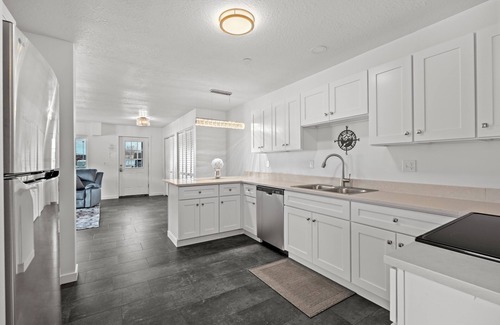 Kellogg Condo | Silver Strike Condo #1 Spacious and Modern. Convenient centralized location.