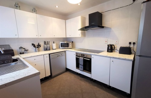 Aviemore House | Silver Trees - holiday home with hot tub in lovely garden - child/pet friendly
