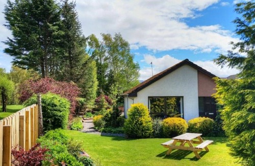 Aviemore House | Silver Trees - holiday home with hot tub in lovely garden - child/pet friendly