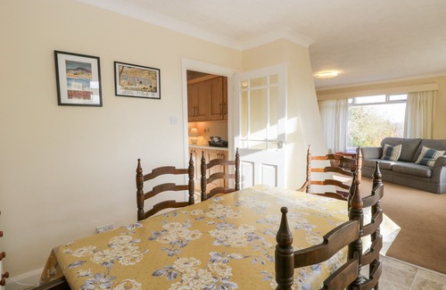 Grange-over-Sands Cottage | SILVERDALE MOUNT, pet friendly, with a garden in Grange-Over-Sands