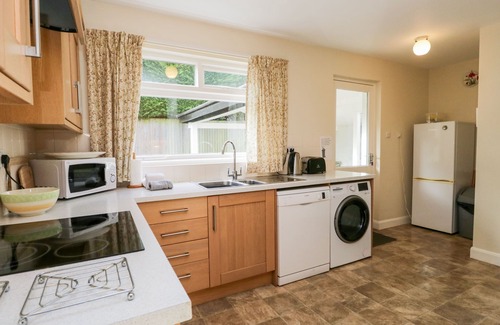 Grange-over-Sands Cottage | SILVERDALE MOUNT, pet friendly, with a garden in Grange-Over-Sands