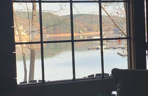 Crane Hill House | Silverock Smithlake- wonderful views sleeps 10 - 2 pools, pet friendly