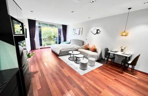 Truc Bach Apartment | SIMI West Lake Banyan Cinema Studio 58m2 for 4 people elevator green view