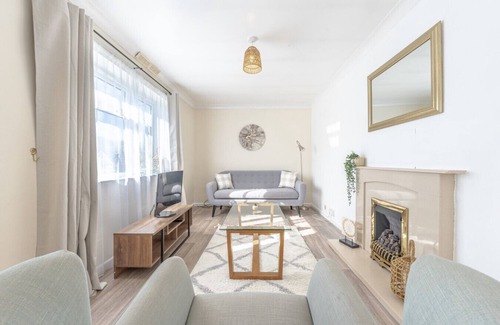 Newcastle-Under-Lyme Apartment | Simple Comforts: 2BR Flat with Free Parking in Newcastle-under-Lyme