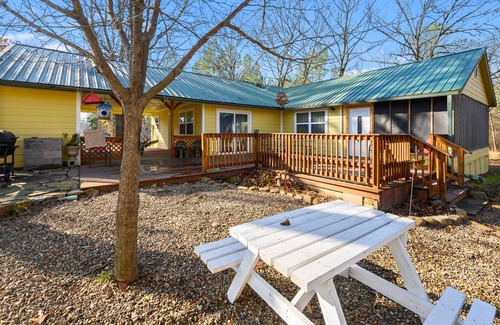 Broken Bow Cottage | Simple. Comfortable. Quaint. Peaceful. Secluded. Family friendly.