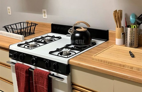 Pasadena Condo | ✿ Simple, Cozy & Comfy Condo-Pineapple Express ✿