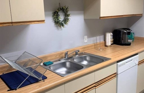 Pasadena Condo | ✿ Simple, Cozy & Comfy Condo-Pineapple Express ✿