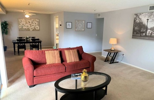 Pasadena Condo | ✿ Simple, Cozy & Comfy Condo-Pineapple Express ✿