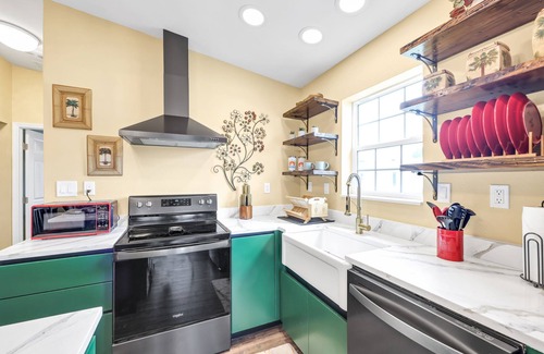 Biggar House | Simple Elegance! Just minutes to Ft Myers Beach and Sanibel Island