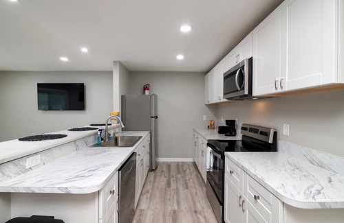 West Arlington Apartment | Simplistic Retreat Near UTA with AC, WiFi in lovely Arlington