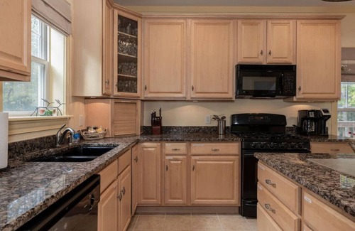 Deep Gap Cabin | Simply Bearadise! 3Acres*Hike*Sleeps 10! FIBER WIF