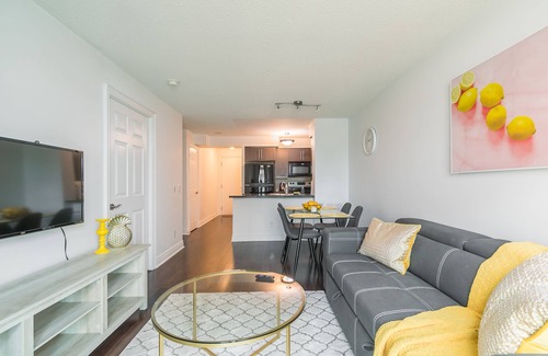 Willowdale Condo | Simply Comfort Gorgeous Apt North York