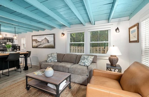 Saugatuck Cottage | Singapore Stable