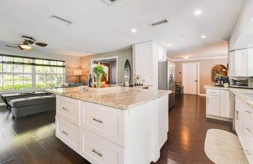 Singer Island House | Singer Island Beach, Heated Pool, PUTT PUTT, Pool Table & 5 min walk to Beach!