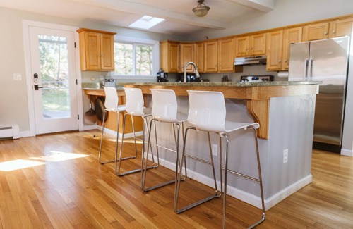 Manchester-by-the-Sea House | Singing Beach Passes|Outdoor fireplace|Wraparound Deck|King Bed