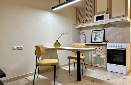 Almaty Apartment | "Singing birds" charming studio in center of Almaty with WiFi, AC