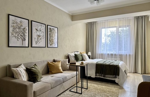 Almaty Apartment | "Singing birds" charming studio in center of Almaty with WiFi, AC