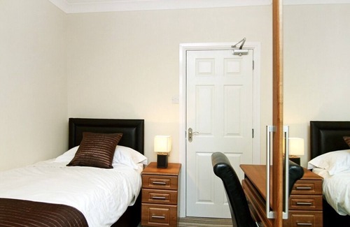 Retford House | Single Ensuite at The Lawns Guest House