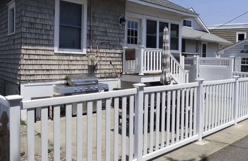 North End Cottage | Single Family Cottage in quiet bayside neighborhood